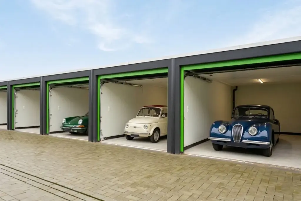 Oldtimer stallen in een garagebox