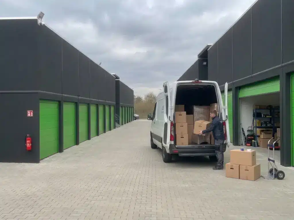 Laden en lossen bij een garagebox