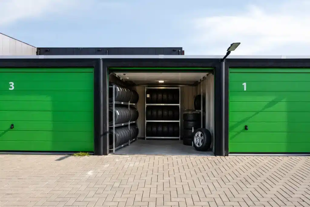 Bandenopslag in een garagebox